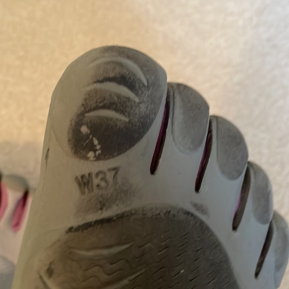Vibram five finger shoes - Picture 12 of 16